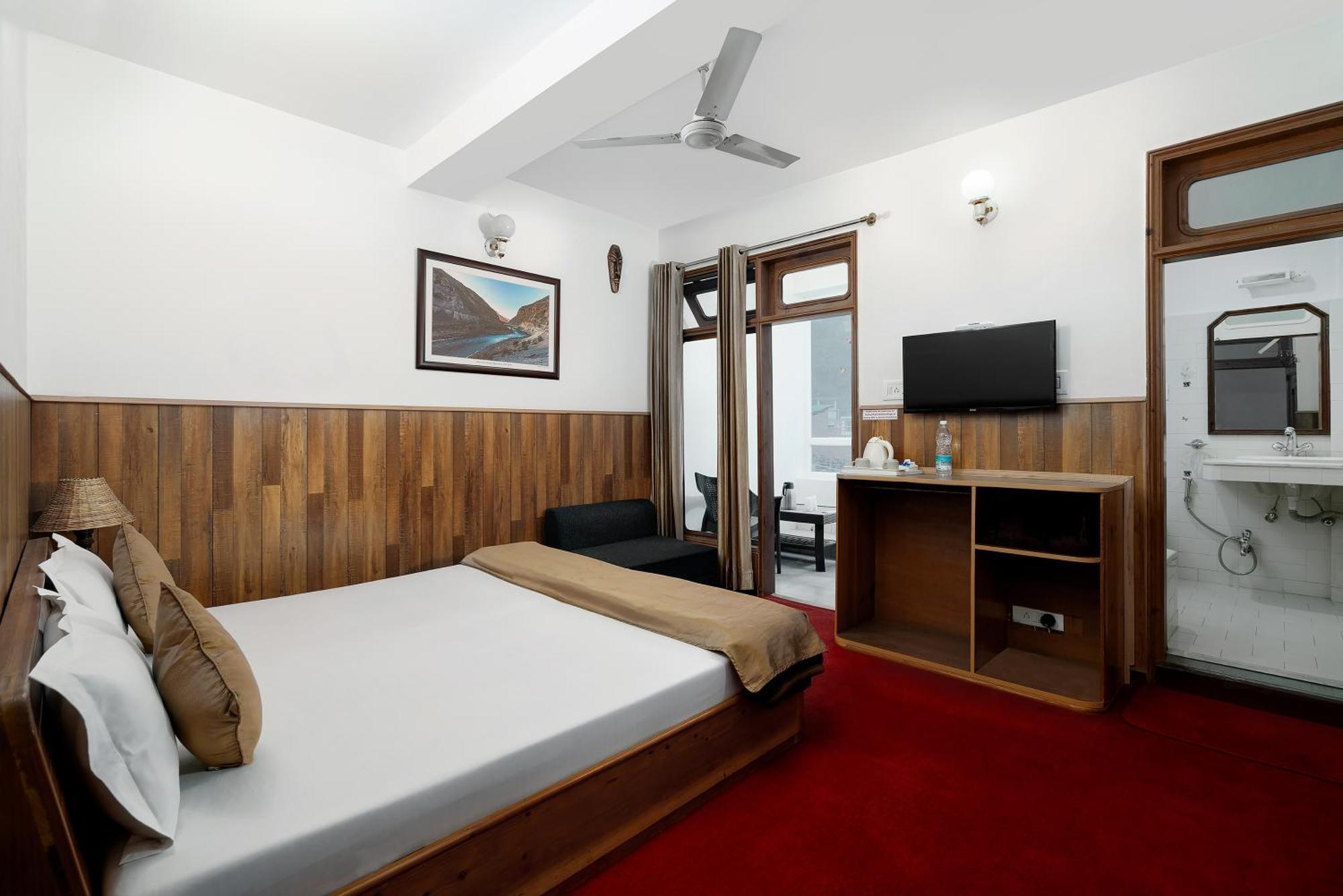 Hotel Kullu Valley Zewnętrze zdjęcie