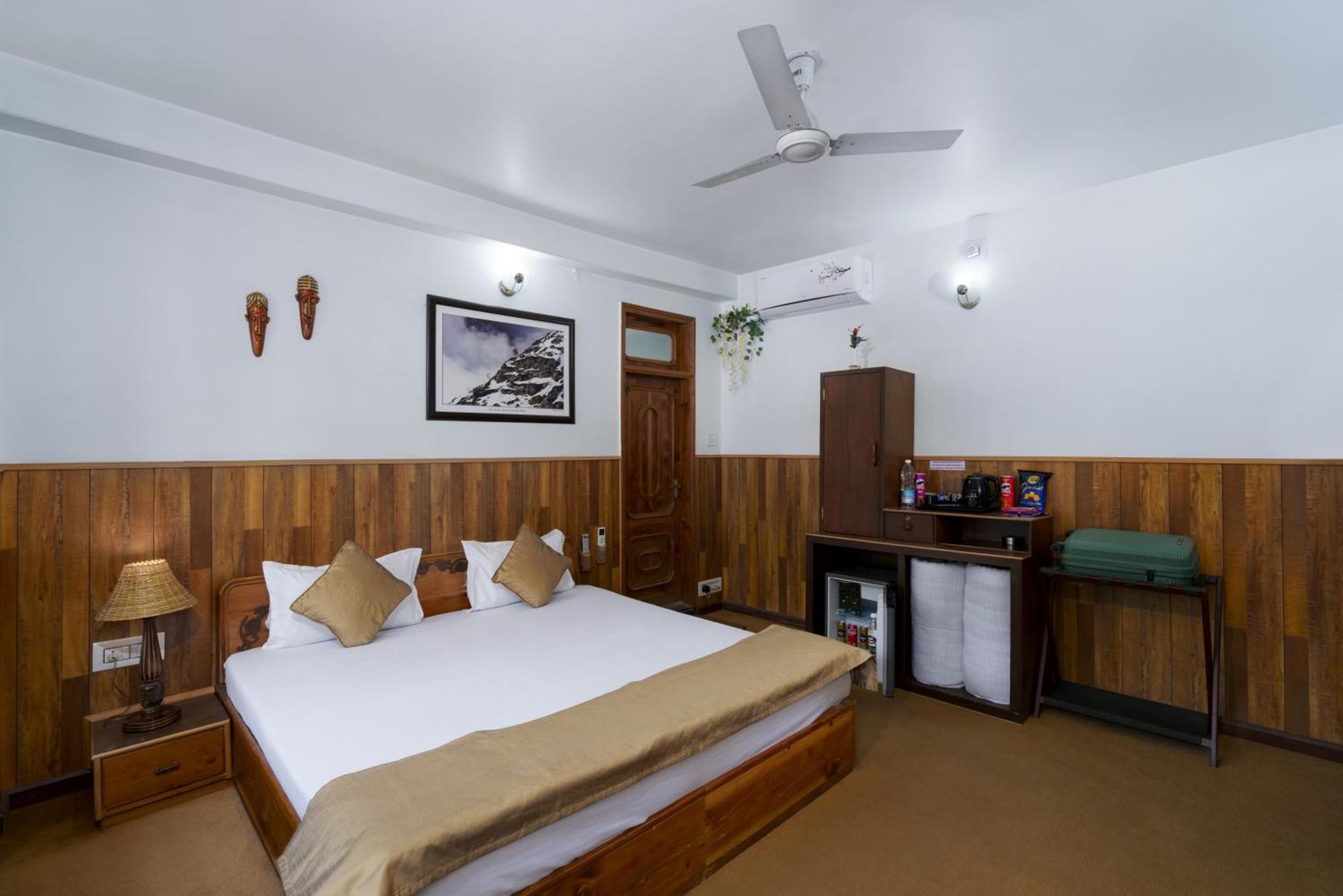 Hotel Kullu Valley Zewnętrze zdjęcie