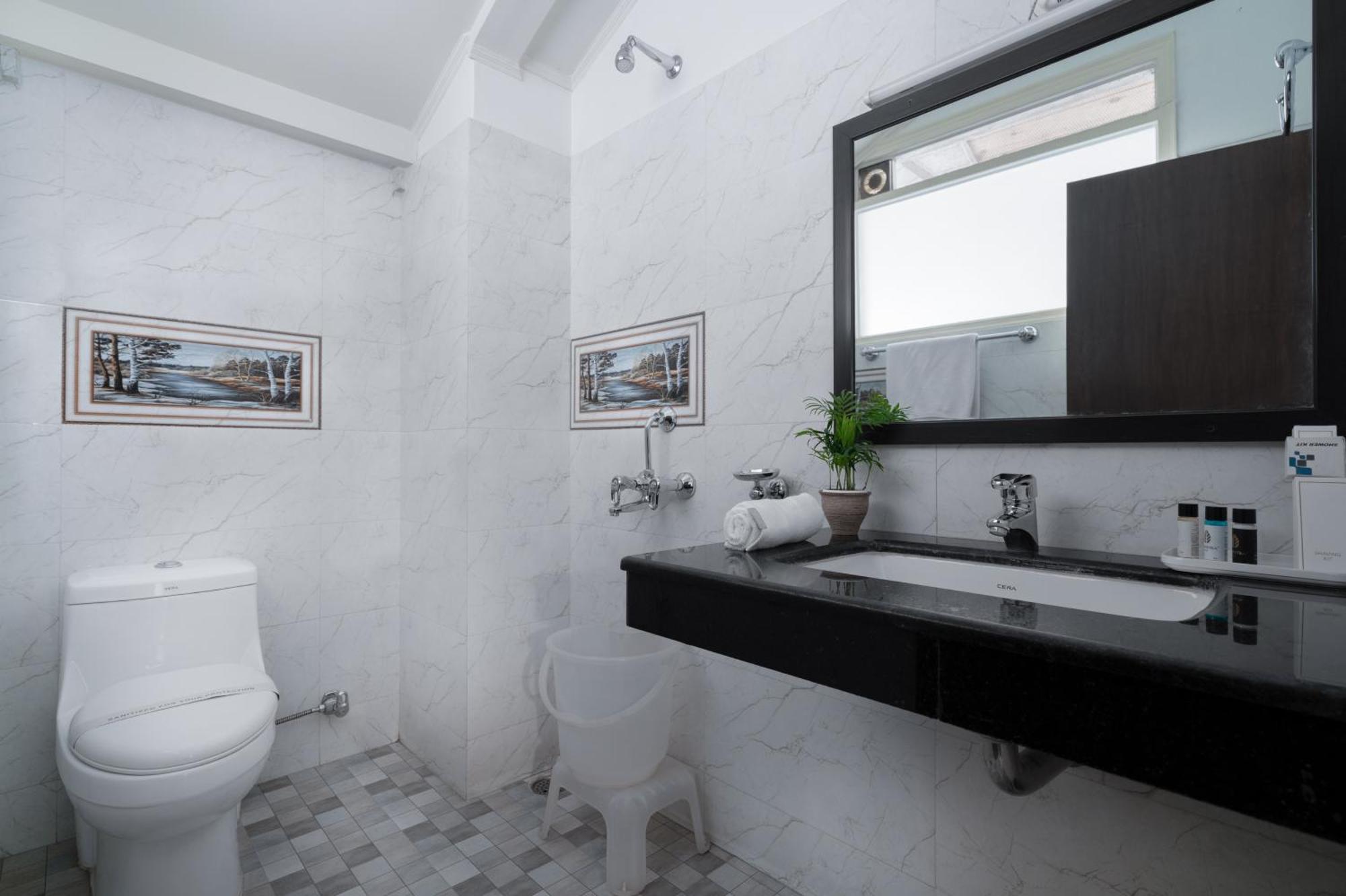 Hotel Kullu Valley Zewnętrze zdjęcie