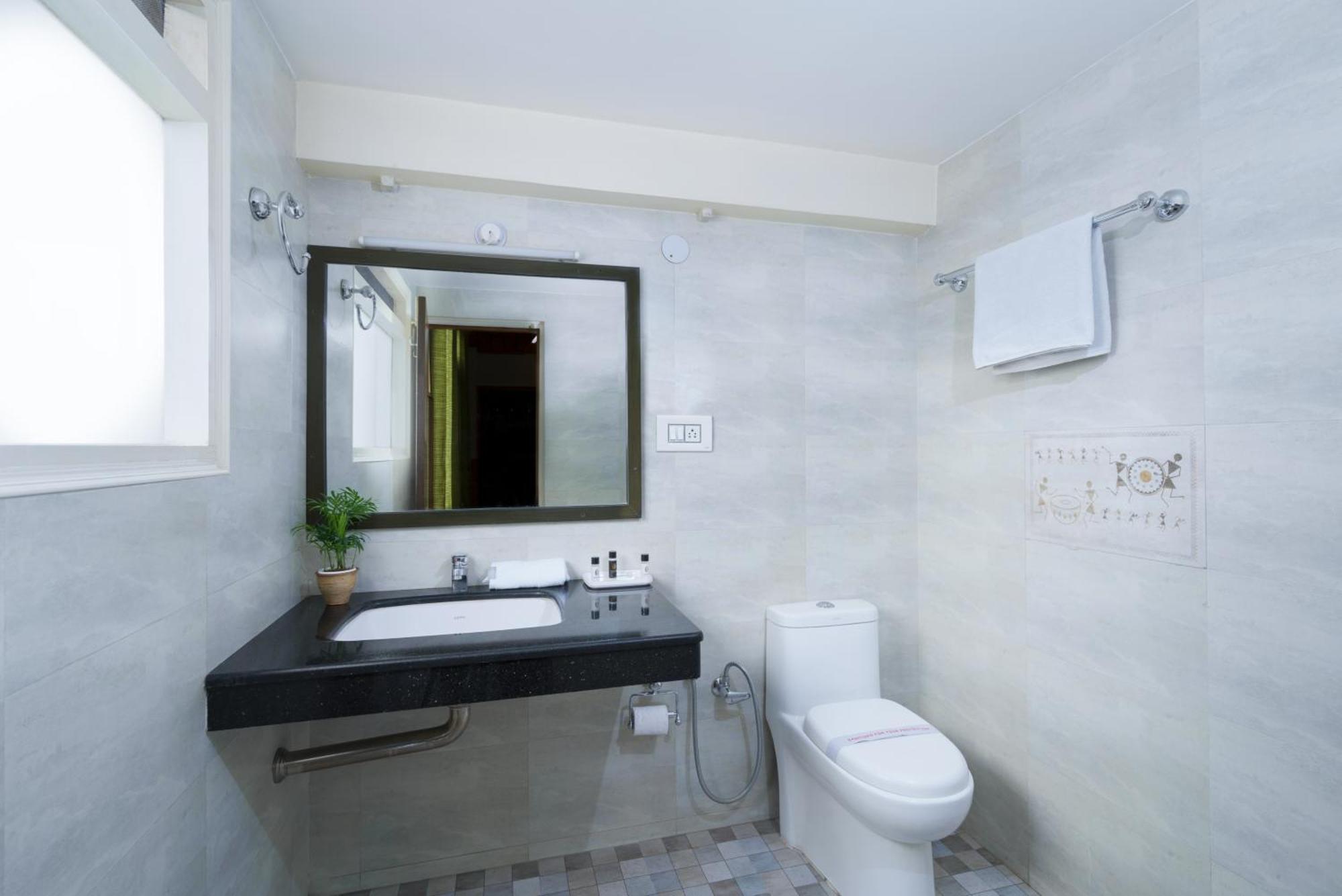 Hotel Kullu Valley Zewnętrze zdjęcie